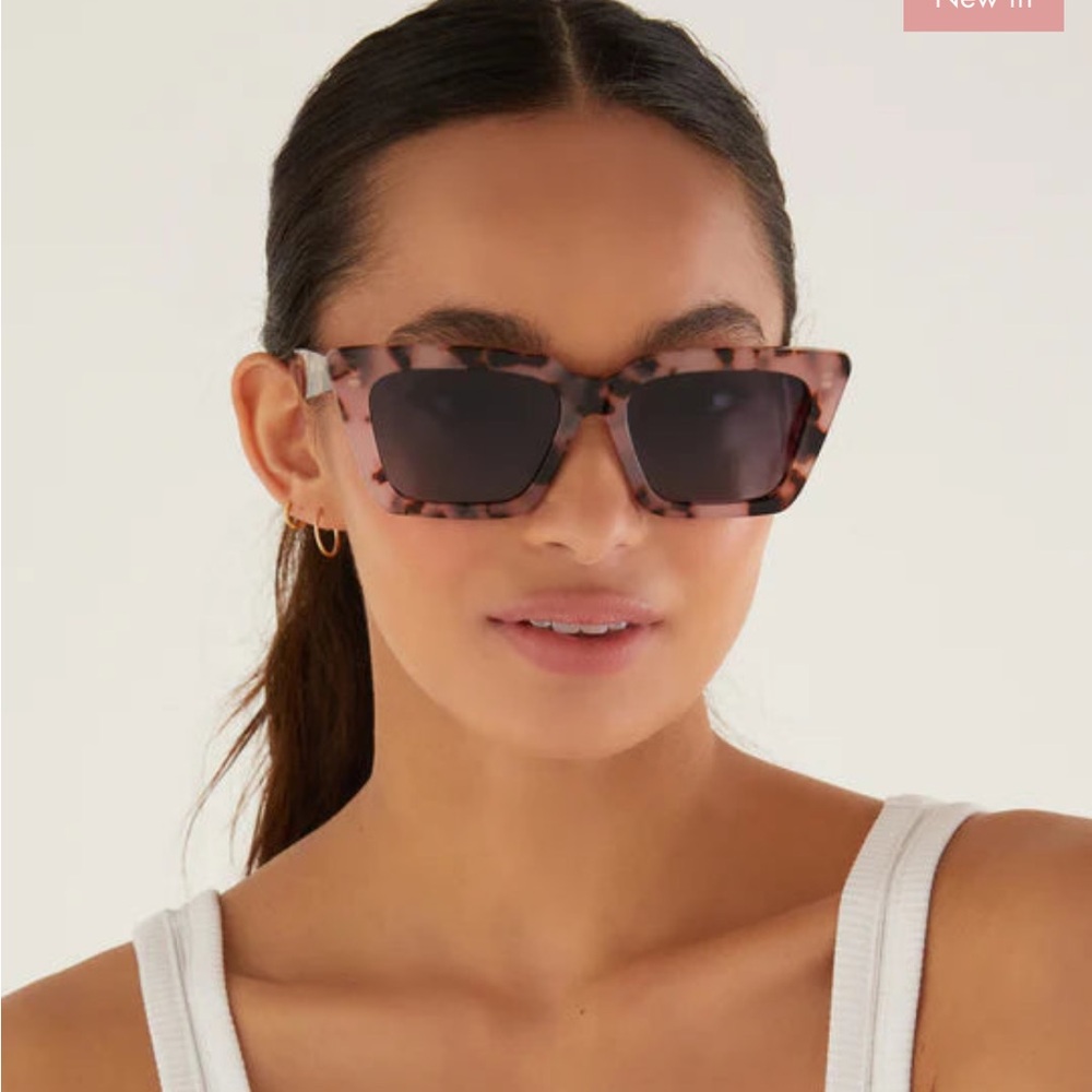 Z Supply feel good rose quartz Cat-Eye Sunglasses - Picture 5 of 5